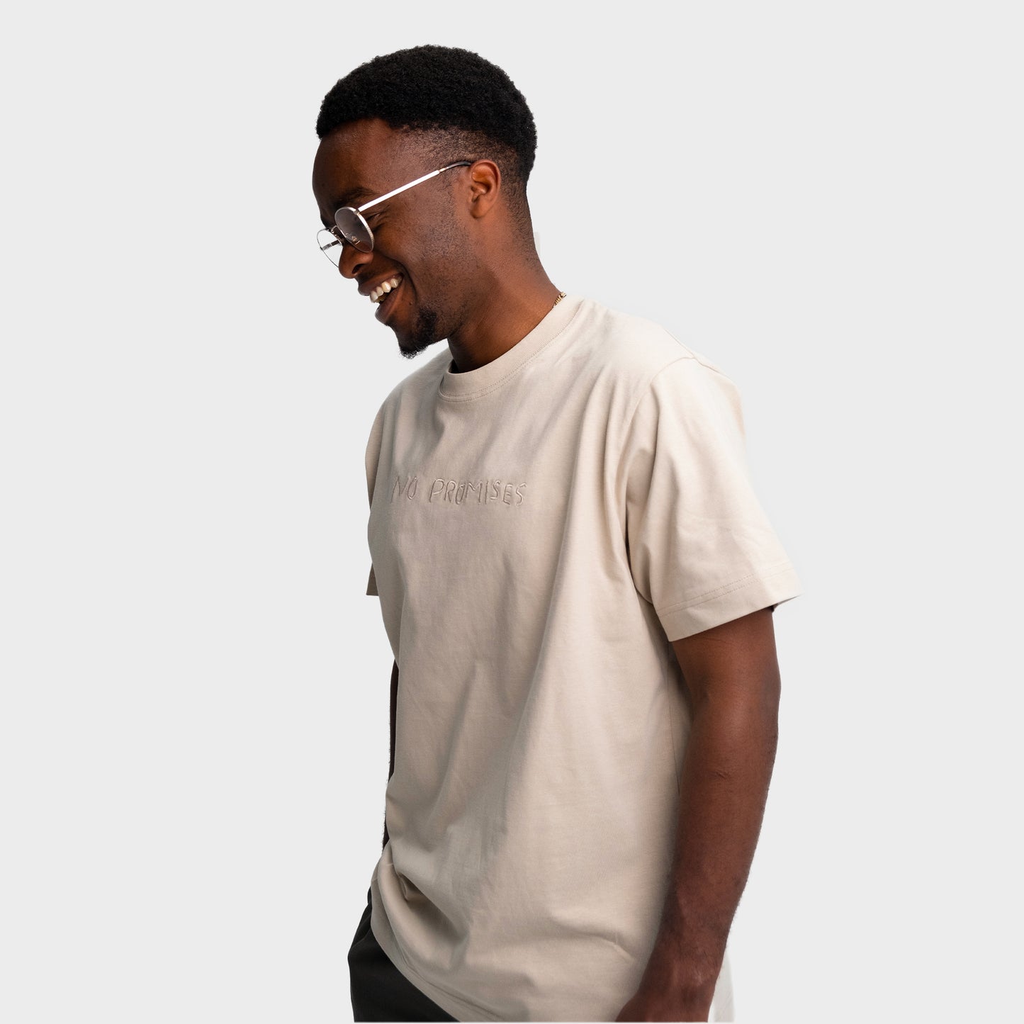 T-shirt beige "No promises"